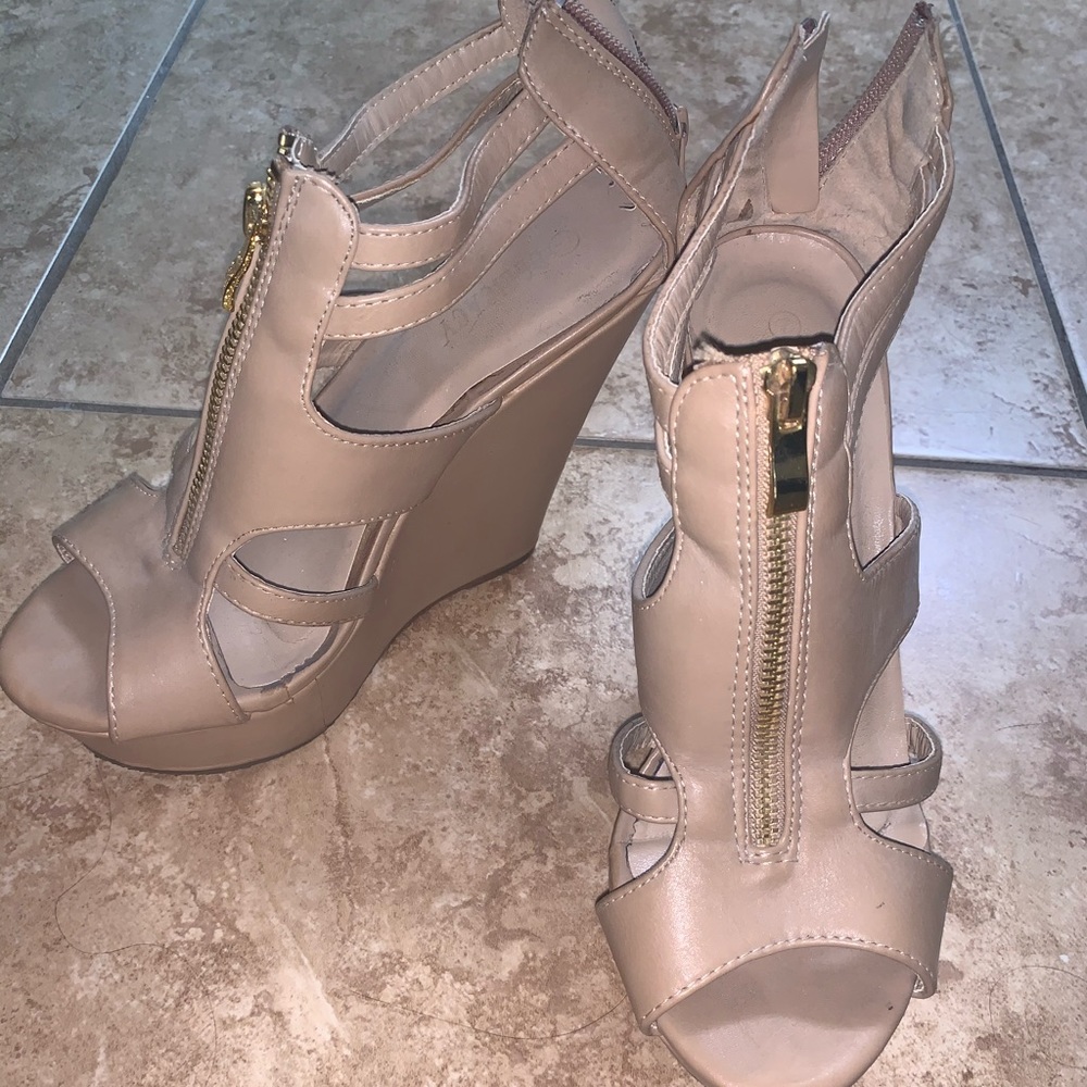 Nude wedges